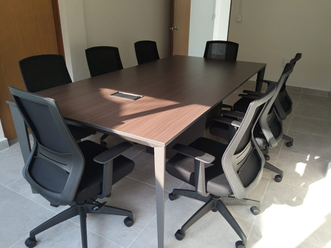 14 MESA DE JUNTAS RECTANGULAR