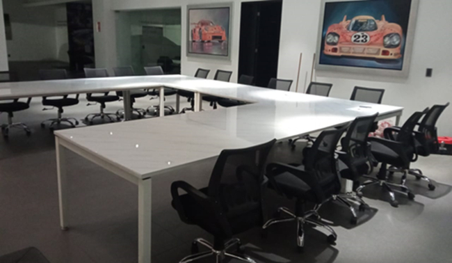 19 MESA DE JUNTAS EN HERRADURA