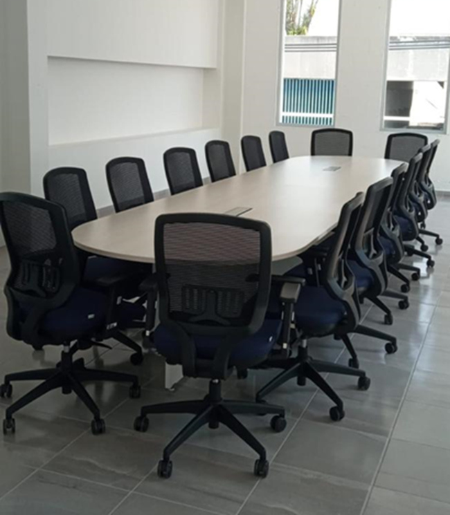 19 MESA DE JUNTAS OVAL